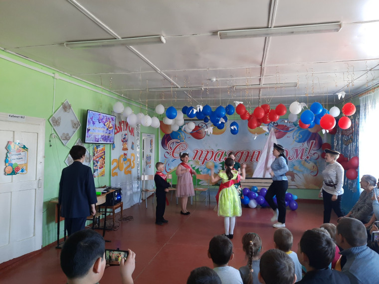 "В добрый путь, выпускники начальной школы!".